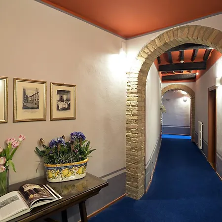 Hotel Leon Bianco 3*